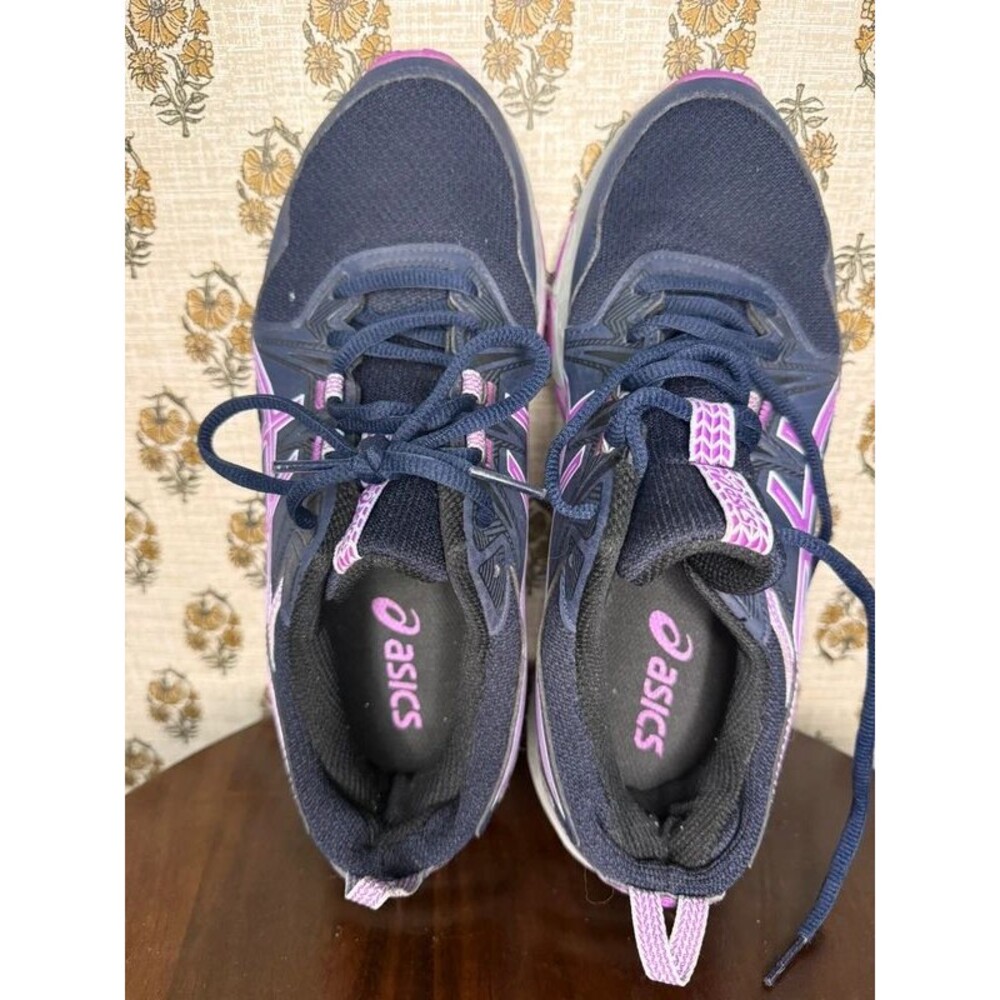 Women’s Asics - Picture 4 of 6